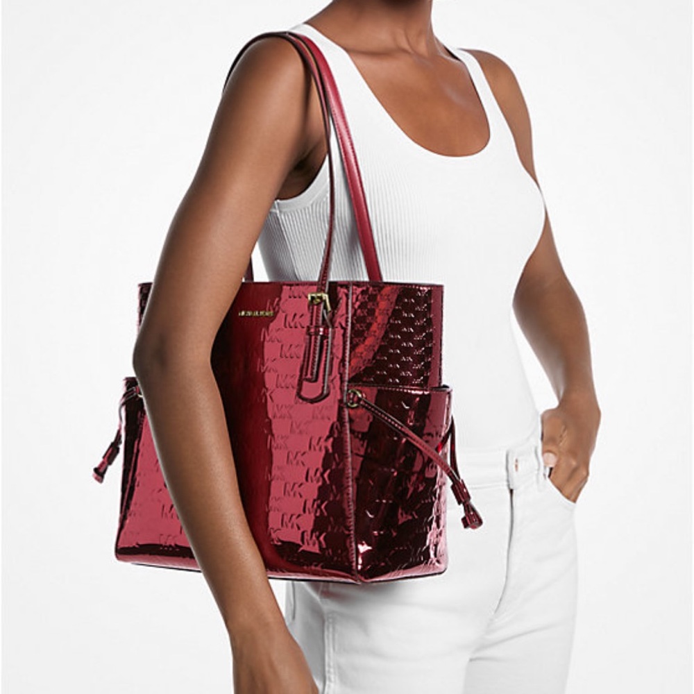 MICHAEL KORS Voyager Large Metallic Logo Debossed EW Shoulder Tote Bg
Cherry
NWT - Picture 7 of 16
